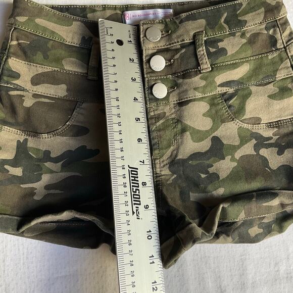 No Boundaries Women Summer Jean Shorts Denim size 26, Green Camo - Picture 5 of 8